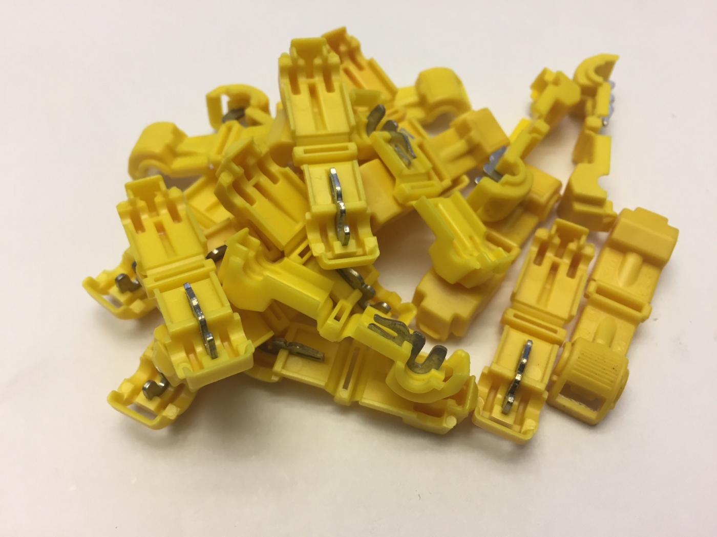 AIV Abzweigungsverbinder gelb bis 4mm- - 232 Stck unter Car Hifi & Navigation  >  Zubehr Adapter  >  Kabel  >  Kabelschuhe